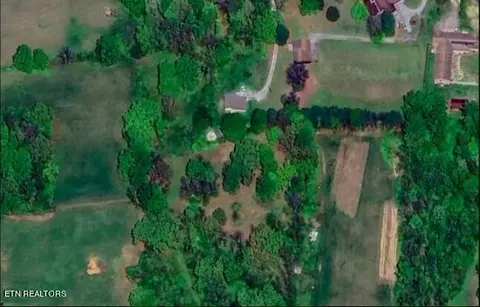 232 Tree Cir, Jacksboro, TN 37757