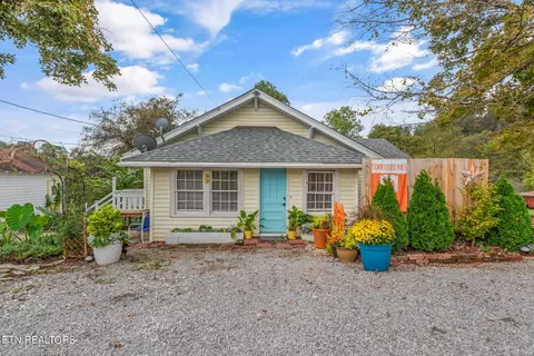 3017 Roseberry Rd, Mascot, TN 37806