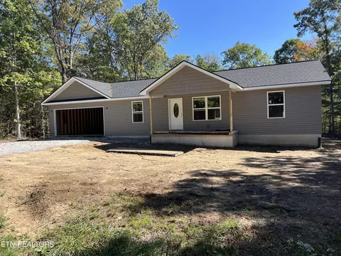 2102 Buffalo Dr, Crossville, TN 38572