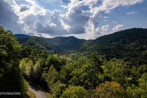 803 Tanasi Trl, Townsend, TN 37882