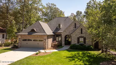 37 Leaf Cir, Crossville, TN 38558