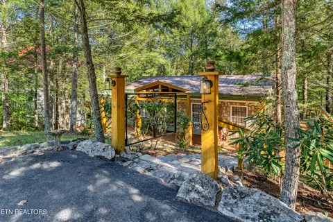 114 Lakeside Trace Tr, Townsend, TN 37882