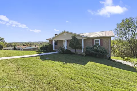 156 Land Oak Dr, La Follette, TN 37766