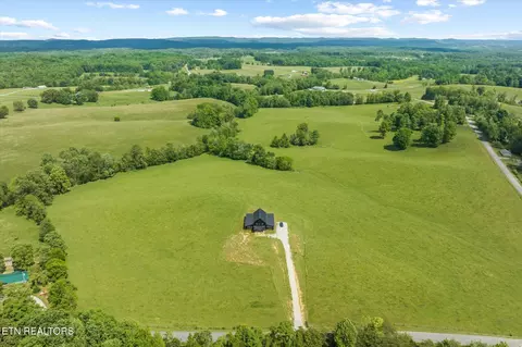 357 Boles Rd, Hilham, TN 38568 photo 2