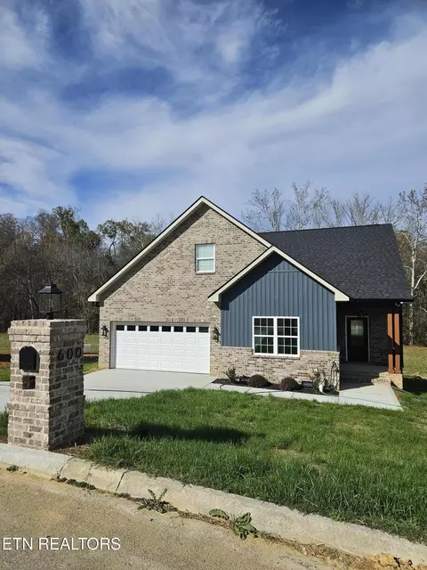 600 Running Brook Dr, Strawberry Plains, TN 37871