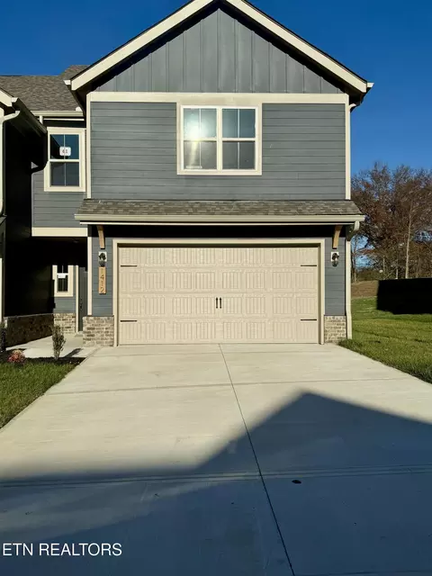 1412 Mountain Quail Cir, Maryville, TN 37801