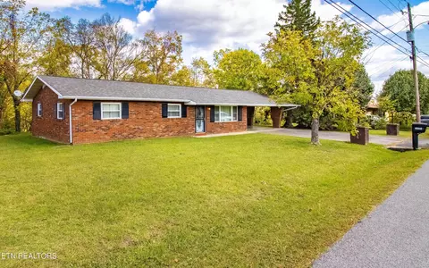 1121 Mayors Dr, Sevierville, TN 37862