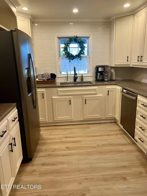Kitchen - 400 Dotson Rd, Greenback, TN 37742 photo 1 of 4