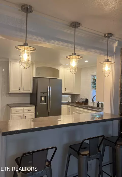 Kitchen - 400 Dotson Rd, Greenback, TN 37742 photo 4 of 4