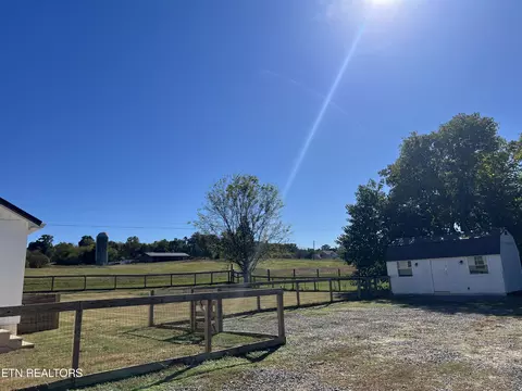 Exterior - 400 Dotson Rd, Greenback, TN 37742 photo 6 of 7