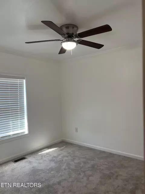 Bedroom - 400 Dotson Rd, Greenback, TN 37742 photo 4 of 8