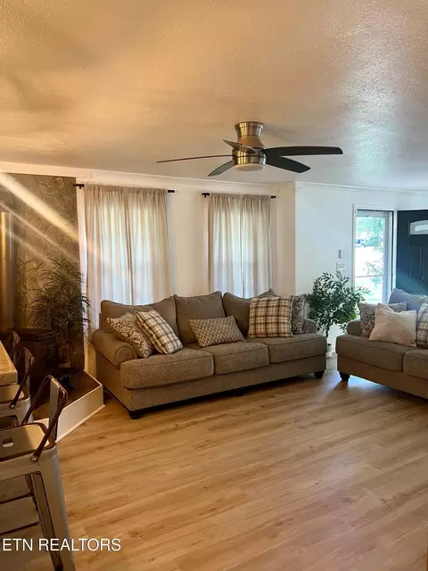 Living - 400 Dotson Rd, Greenback, TN 37742 photo 1 of 2