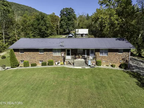 130 Big Springs Ln, Jacksboro, TN 37757