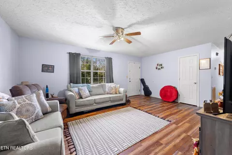 151 Mcdeerman Rd, Jacksboro, TN 37757 photo 5