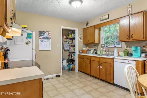 151 Mcdeerman Rd, Jacksboro, TN 37757 photo 8