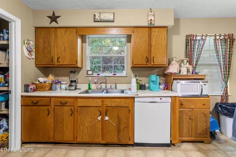 151 Mcdeerman Rd, Jacksboro, TN 37757 photo 9