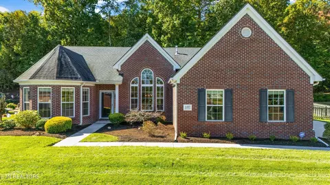 1427 Granada Dr, Lenoir City, TN 37772