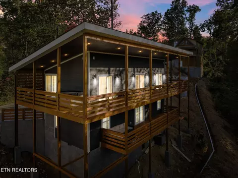 458 Loop Rd, Gatlinburg, TN 37738