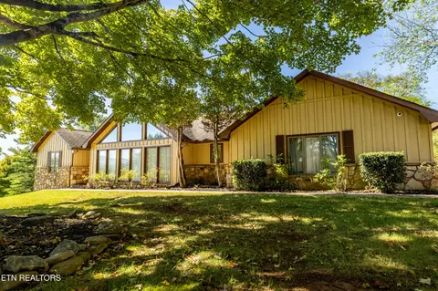 911 Bert Garner Ln, Maryville, TN 37801