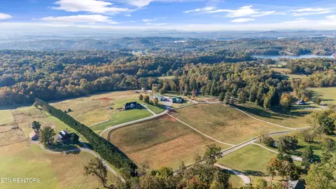 3200 Peterson Rd, Greenback, TN 37742