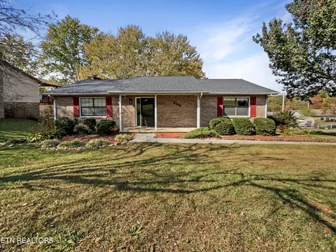 3305 Scarlet Dr, Maryville, TN 37804