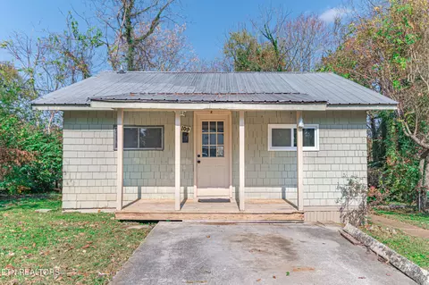 109 S Walker Ln, Oak Ridge, TN 37830