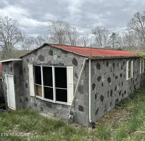 103 Sportsman Club Rd, Harriman, TN 37748