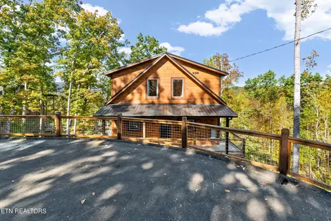2876 Pine Haven Dr, Sevierville, TN 37862