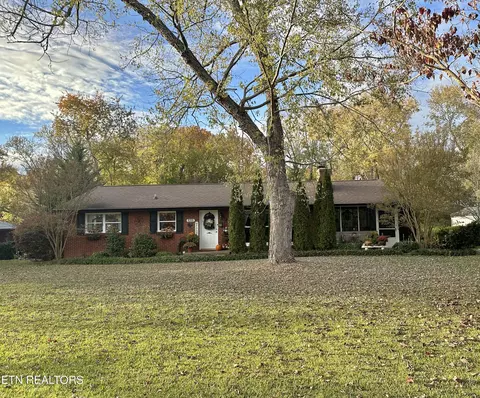 1711 Reaves Rd, Knoxville, TN 37912