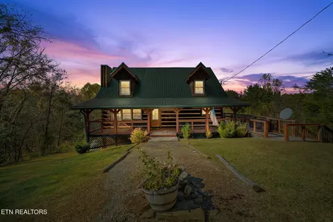 2755 Forest Ridge Rd, Dandridge, TN 37725