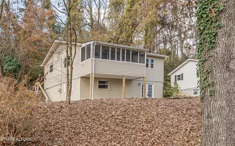 3114 Burning Log Ln, Louisville, TN 37777
