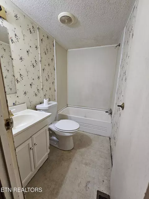 Bath - 910 Valley Spring Rd, Rose Hill, VA 24281 photo 1 of 3