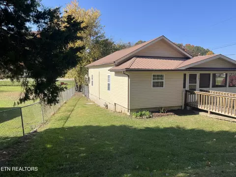 282 Pentcost St, Oneida, TN 37841 photo 2