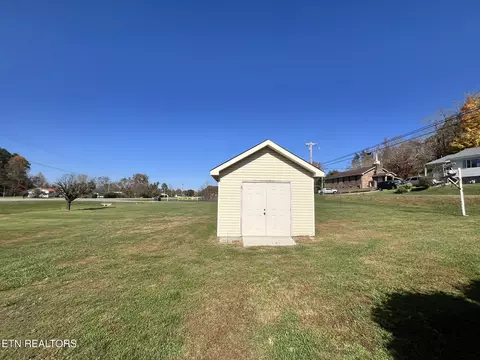 282 Pentcost St, Oneida, TN 37841 photo 9