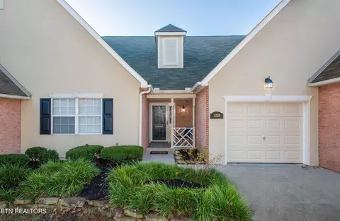 5720 Fall Creek Ln, Knoxville, TN 37912