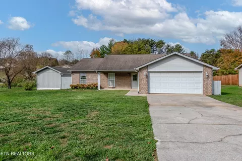 2925 Country Meadows Ln, Maryville, TN 37803
