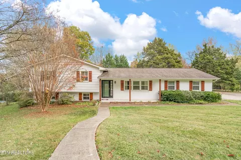 7504 NW Deane Hill Dr, Knoxville, TN 37919