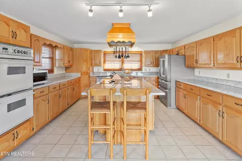 Kitchen - 124 Marble View Dr, Kingston, TN 37763 photo 4 of 4