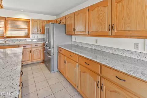 Kitchen - 124 Marble View Dr, Kingston, TN 37763 photo 3 of 4