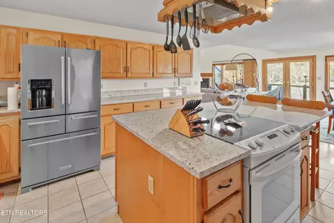 Kitchen - 124 Marble View Dr, Kingston, TN 37763 photo 2 of 4