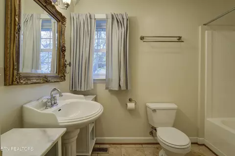 506 E 9th Ave, Johnson City, TN 37601 photo 33
