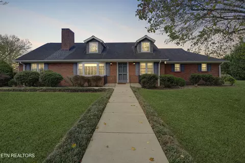 506 E 9th Ave, Johnson City, TN 37601 photo 2