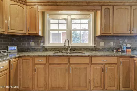 506 E 9th Ave, Johnson City, TN 37601 photo 13