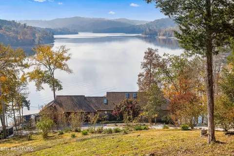 927 Lakeview Dr, Sharps Chapel, TN 37866