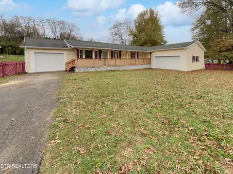 918 Melton Hill Cir, Clinton, TN 37716
