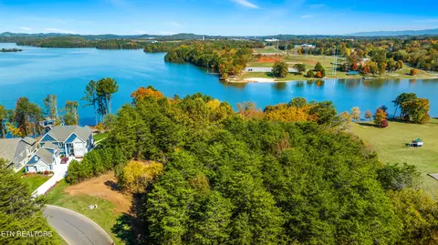63 Falcon Trail, Vonore, TN 37885