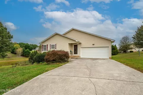 417 Little Cove Dr, Dandridge, TN 37725