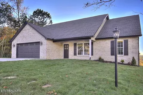 1023 Saint Johns Dr, Maryville, TN 37801