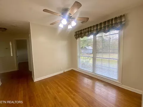Living - 312 Maple St, Clinton, TN 37716 photo 3 of 3