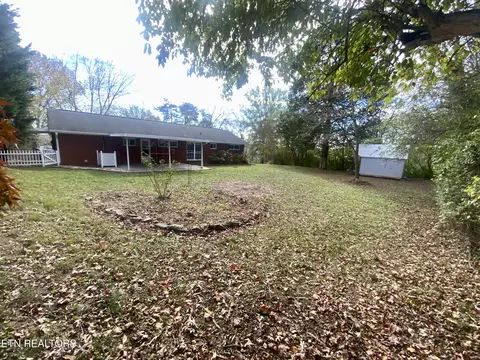 Exterior - 312 Maple St, Clinton, TN 37716 photo 2 of 3